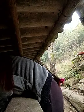 Snapshot of bree-zz chatting on December 16, 1:21 am bree-zz online show from December 16, 1:21 am