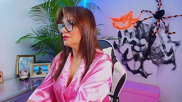 Snapshot of Carol_Miss2 chatting on October 19, 10:16 am Carol Miss2 online show from October 19, 10:16 am