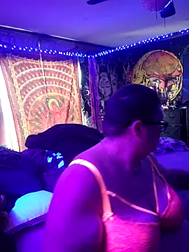 Snapshot of violentviolet68 chatting on May 10, 3:28 pm violentviolet68 online show from May 10, 3:28 pm