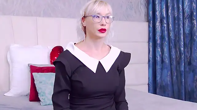 LoreneMoonlight online show from October 10, 8:08 pm