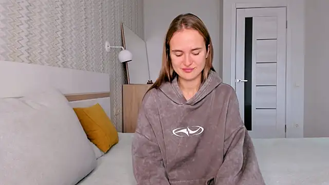 LilMary  online show from November 3, 8:15 am