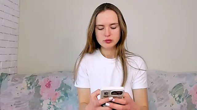 LilMary  online show from February 4, 7:47 am