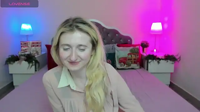 CamillaDreamer online show from December 5, 8:16 pm