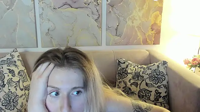 Snapshot of CamillaDreamer chatting on May 14, 10:16 pm CamillaDreamer online show from May 14, 10:16 pm