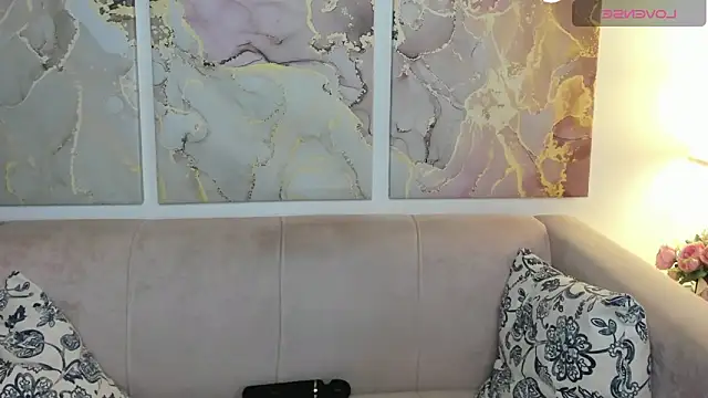Snapshot of CamillaDreamer chatting on May 15, 11:45 pm CamillaDreamer online show from May 15, 11:45 pm