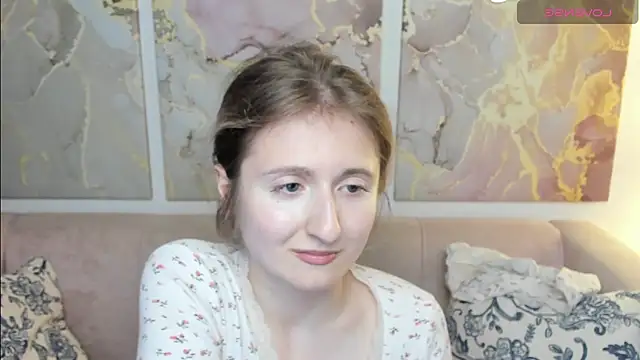 Snapshot of CamillaDreamer chatting on May 17, 6:15 pm CamillaDreamer online show from May 17, 6:15 pm