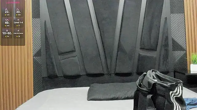 Snapshot of Valka_Ross chatting on October 31, 11:28 pm Valka Ross online show from October 31, 11:28 pm