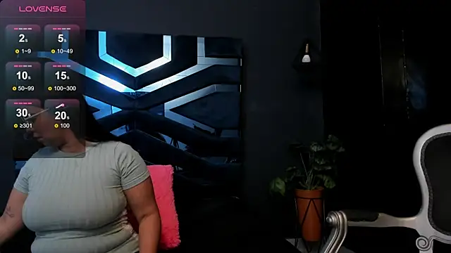 Snapshot of Valka_Ross chatting on November 12, 11:14 pm Valka Ross online show from November 12, 11:14 pm