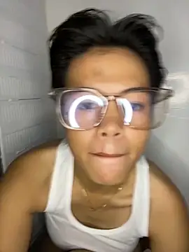 Snapshot of Obre17 chatting on March 20, 11:04 am Obre17 online show from March 20, 11:04 am