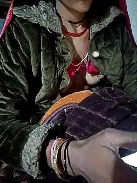 Snapshot of Lona2525 chatting on December 18, 6:36 pm Lona2525 online show from December 18, 6:36 pm