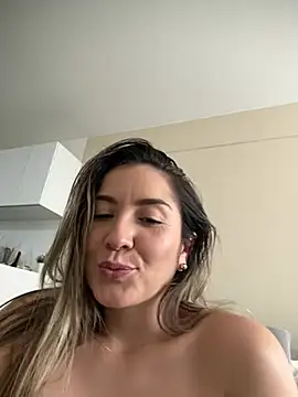 Snapshot of Mariana_gom chatting on July 6, 3:03 pm Mariana gom online show from July 6, 3:03 pm