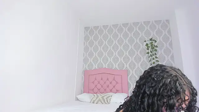 annalise goerts online show from December 18, 1:06 pm