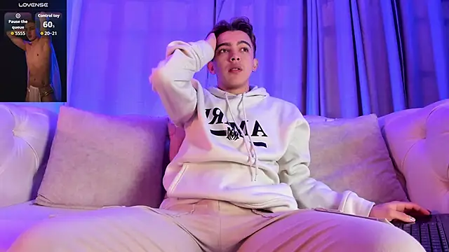 Lian Miller1  online show from December 15, 12:31 pm