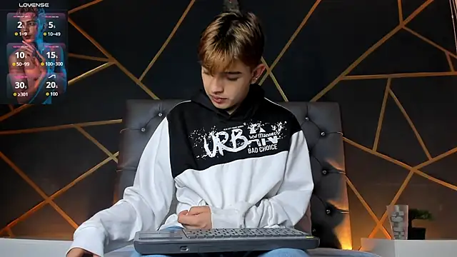 Lian Miller1  online show from January 9, 12:30 pm