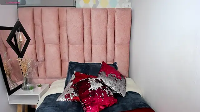 Snapshot of Issa_Milf__ chatting on May 12, 1:19 pm Issa Milf online show from May 12, 1:19 pm