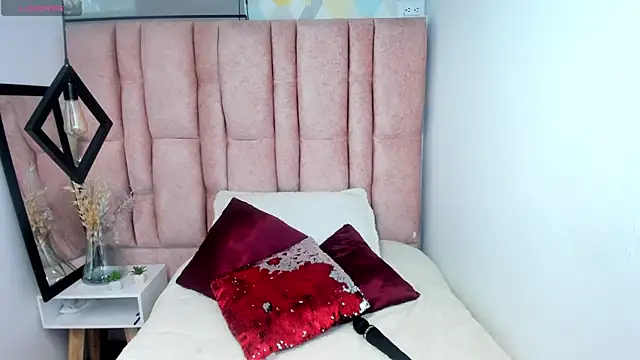 Snapshot of Issa_Milf__ chatting on May 20, 1:50 pm Issa Milf online show from May 20, 1:50 pm