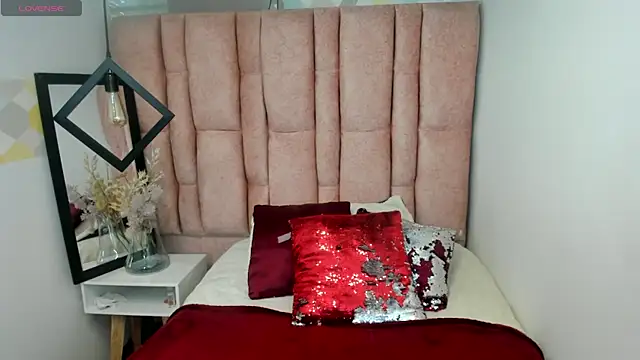 Snapshot of Issa_Milf__ chatting on May 27, 6:05 pm Issa Milf online show from May 27, 6:05 pm