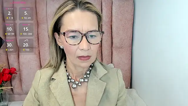 Snapshot of Issa_Milf__ chatting on June 12, 1:10 pm Issa Milf online show from June 12, 1:10 pm