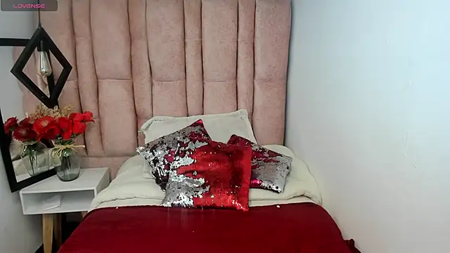 Snapshot of Issa_Milf__ chatting on June 15, 1:57 pm Issa Milf online show from June 15, 1:57 pm