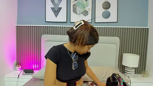 liz  cute online show from November 1, 11:23 am