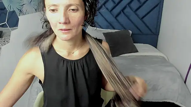 Valery More   online show from November 10, 12:04 pm