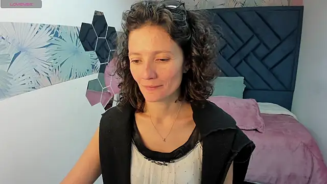 Snapshot of Valery_More__ chatting on June 2, 1:02 pm Valery More online show from June 2, 1:02 pm