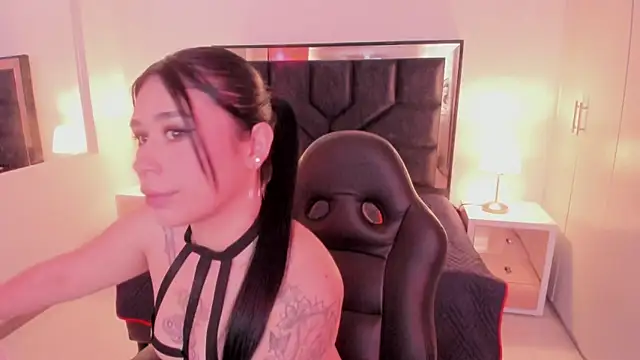 SusanVilla online show from November 6, 7:37 pm