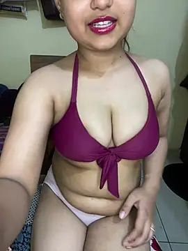 Snapshot of soniyaverma00 chatting on May 15, 8:27 pm soniyaverma00 online show from May 15, 8:27 pm
