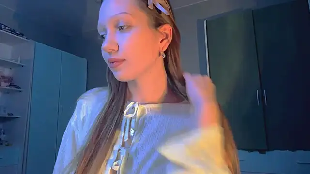 Snapshot of EmiIyKitty chatting on October 5, 7:34 pm EmiIyKitty online show from October 5, 7:34 pm