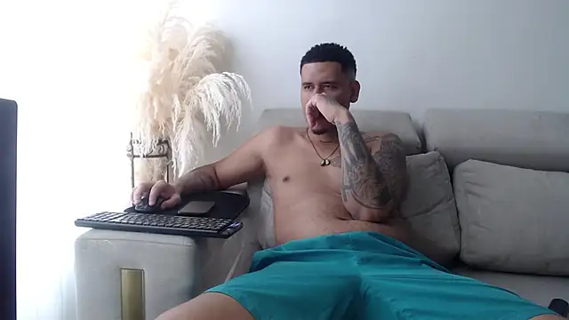 Adrew fox online show from December 5, 5:42 pm