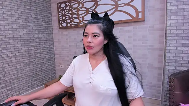 Alisonn Doll online show from October 14, 2:40 pm