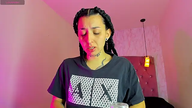 Iris  77 online show from November 29, 1:36 pm