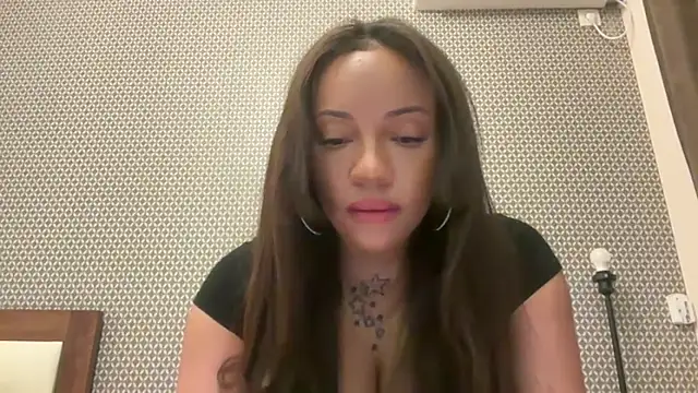 realrockybee1 online show from November 14, 11:02 pm