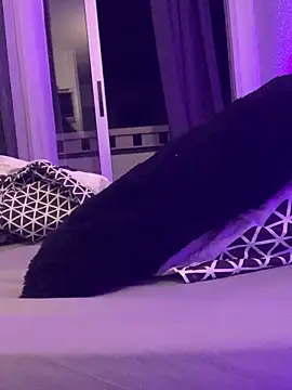 GoldenPussy1329 online show from November 23, 10:20 pm