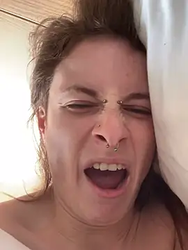 GoldenPussy1329 online show from February 22, 4:16 pm