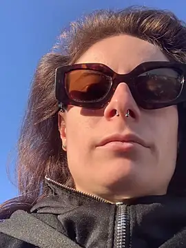 GoldenPussy1329 online show from March 1, 4:42 pm