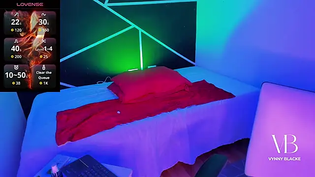 VynnyBlacke  online show from December 2, 9:43 pm