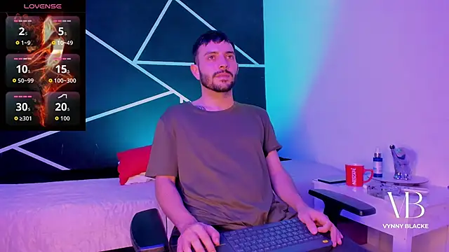 VynnyBlacke  online show from December 15, 8:57 pm