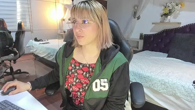 sophialyh 1 online show from March 3, 12:44 pm