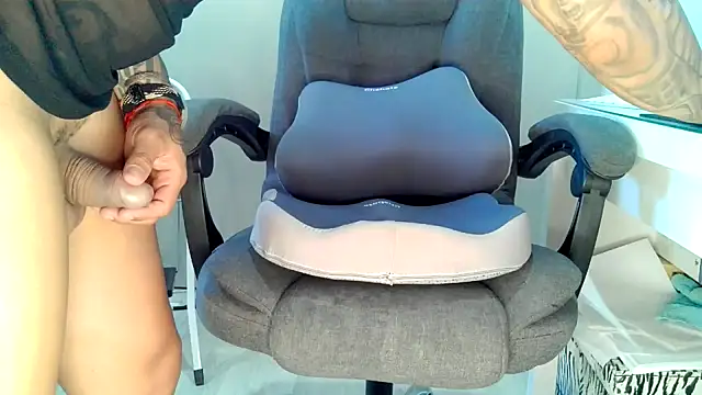 Snapshot of Jockstrap3x chatting on June 15, 11:34 am Jockstrap3x online show from June 15, 11:34 am