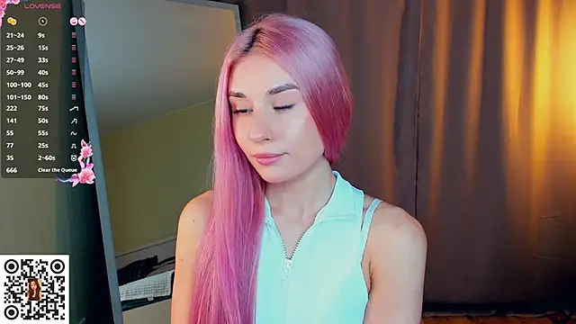 Snapshot of MinaRuzzo chatting on December 17, 5:35 am MinaRuzzo online show from December 17, 5:35 am