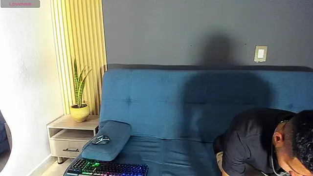 Jaybrown  1 online show from December 5, 8:16 pm