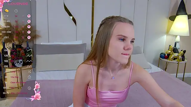 Snapshot of Lili_Lohan chatting on October 23, 5:01 pm Lili Lohan online show from October 23, 5:01 pm