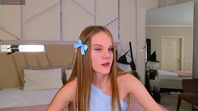 Snapshot of Lili_Lohan chatting on October 29, 5:14 pm Lili Lohan online show from October 29, 5:14 pm