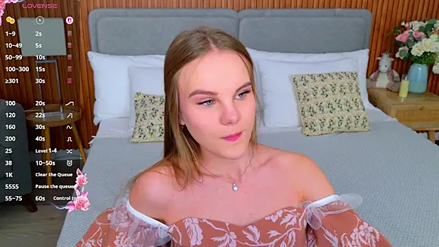 Snapshot of Lili_Lohan chatting on November 13, 5:01 pm Lili Lohan online show from November 13, 5:01 pm