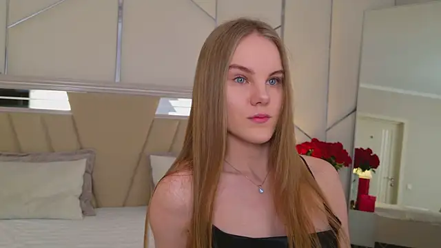 Lili Lohan online show from December 20, 5:09 pm