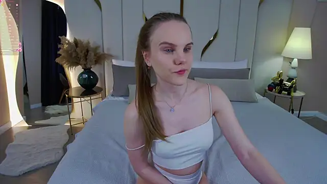 Lili Lohan online show from January 31, 7:11 pm