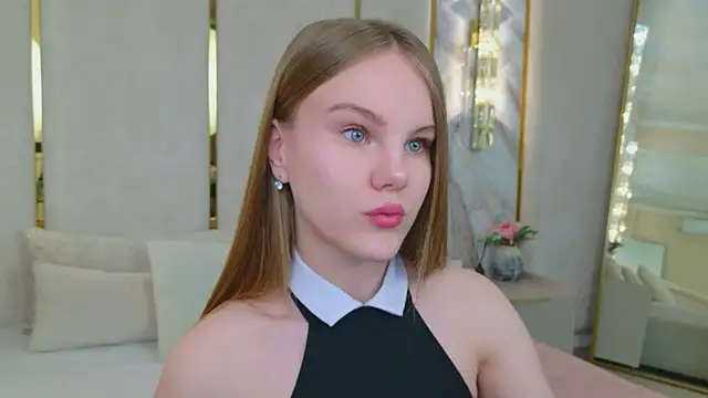 Snapshot of Lili_Lohan chatting on June 12, 5:06 am Lili Lohan online show from June 12, 5:06 am