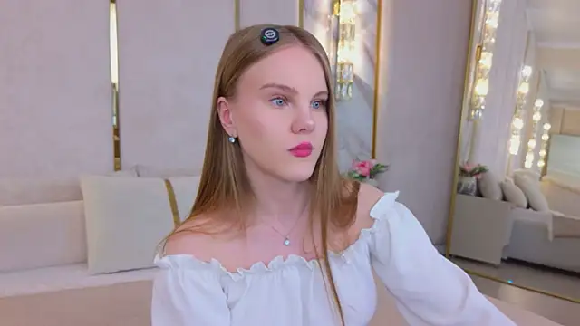 Lili Lohan online show from June 21, 5:10 am