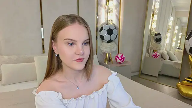 Lili Lohan online show from July 1, 5:09 am